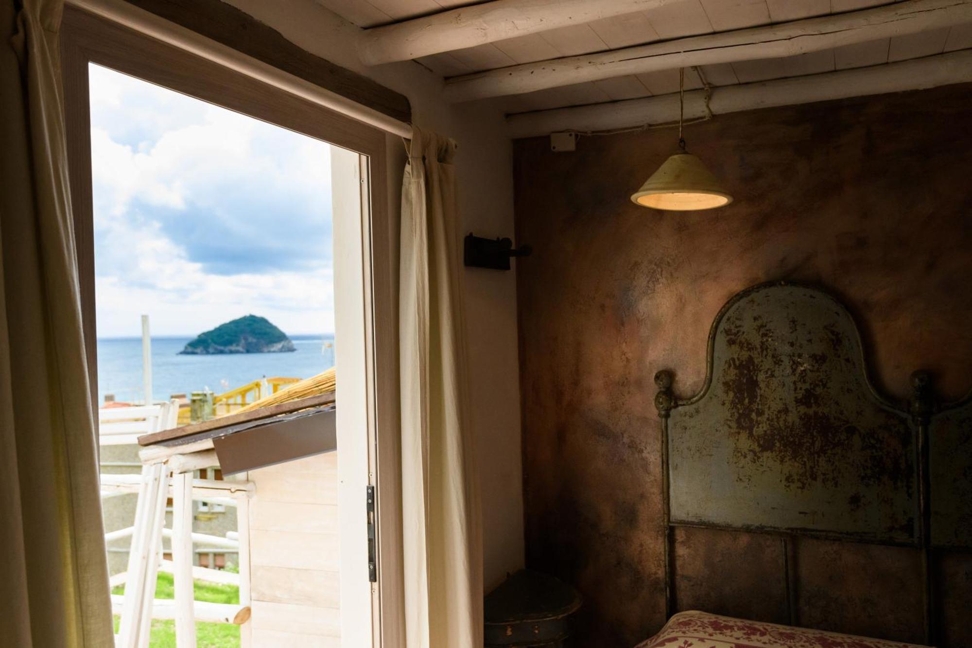 Soqquadro Art&Relax - Spotorno (SV) Sea View Quarto foto